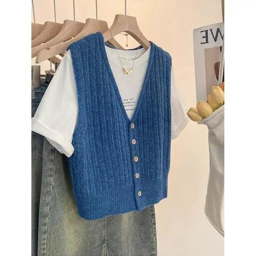 蓝色针织马甲怎么搭配图片