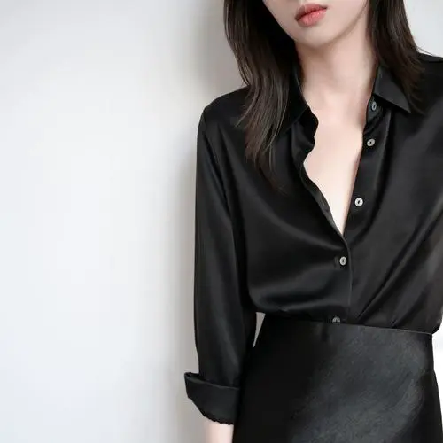 长袖黑上衣怎么搭配