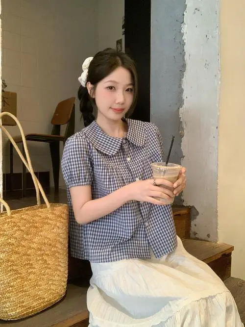 宽松娃娃上衣怎么搭配