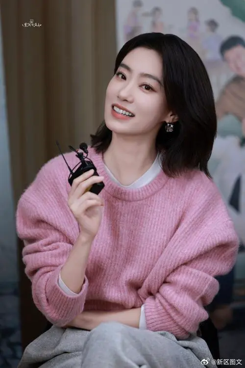 粉色短发怎么搭配