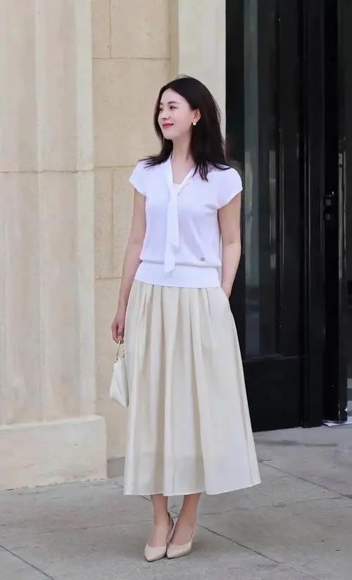 米色裙子搭配什么鞋子