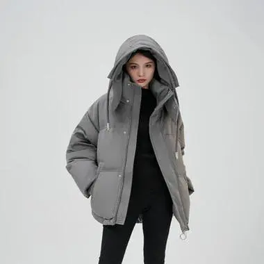 灰色的短款羽绒服怎么搭配