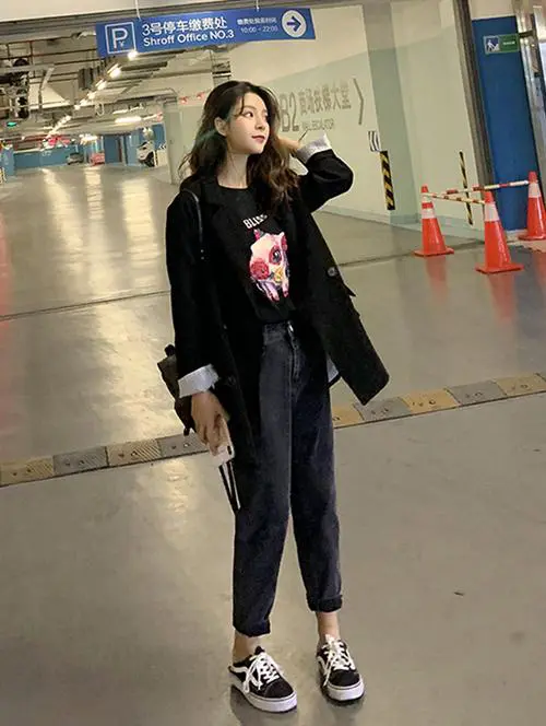 中长款黑色t恤怎么搭配外套