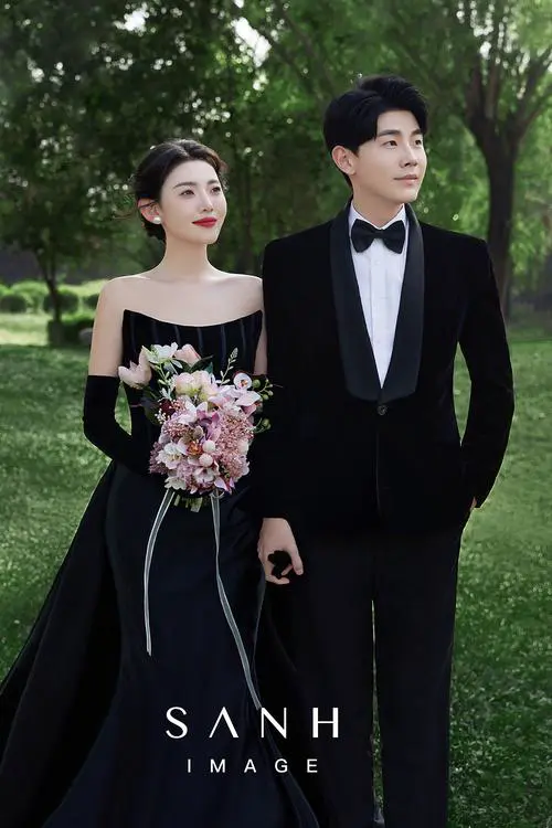 黑色晚礼服怎么搭配