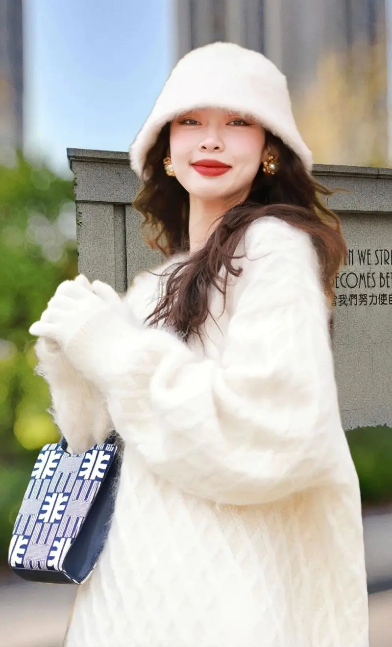 长白色毛衣怎么搭配外套