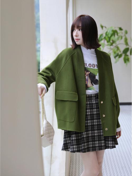 绿色头发怎么搭配衣服好看图片女生图片大全集