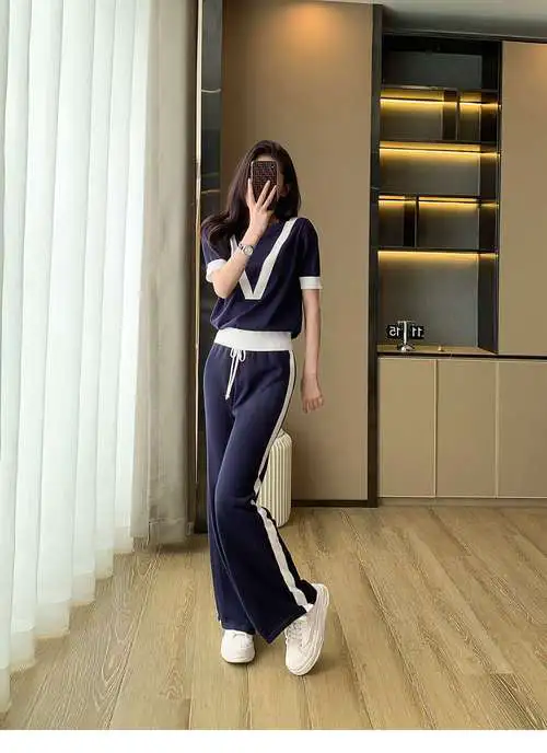 藏青色衣服配什么裤子