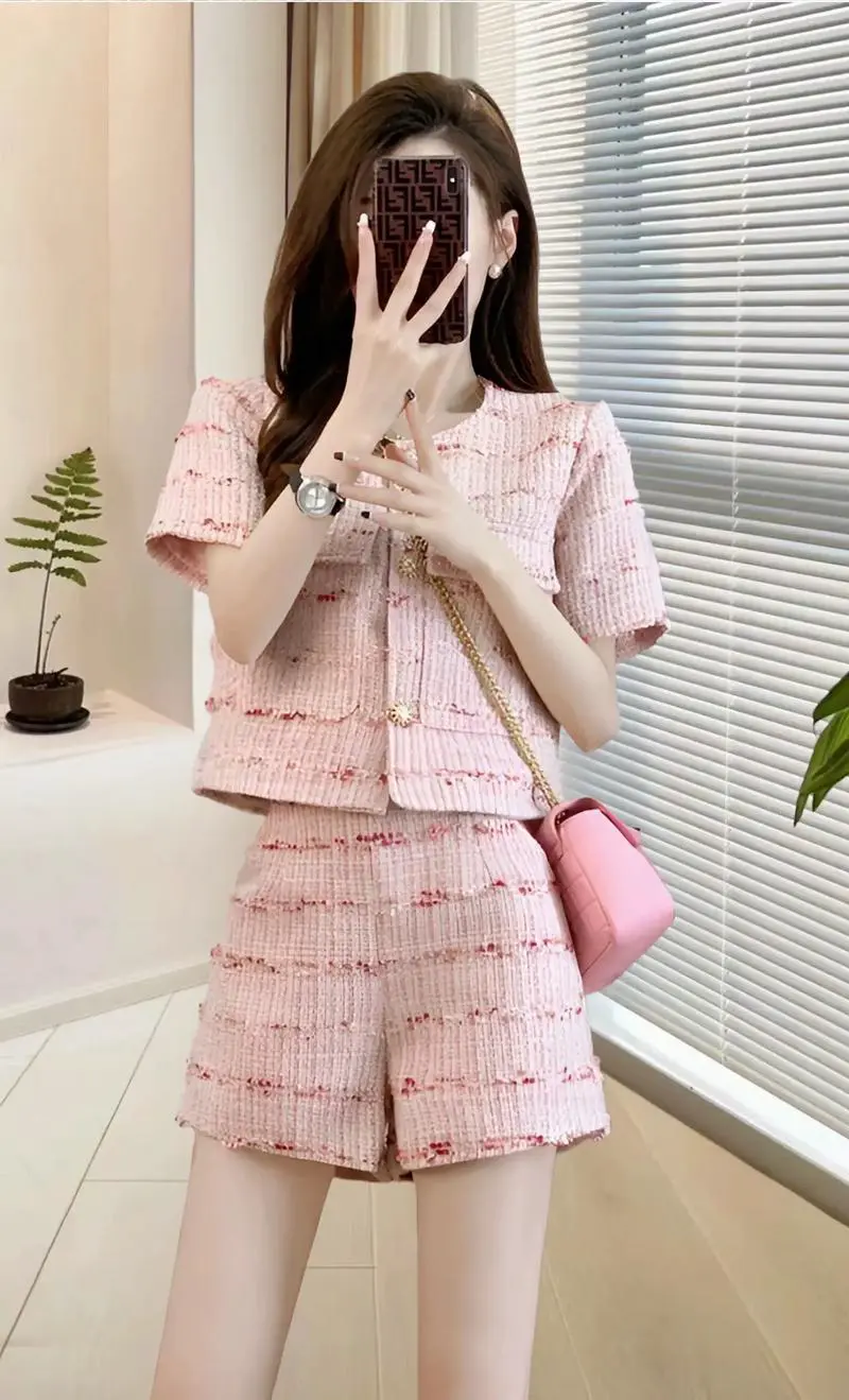 夏季短款上衣怎么搭配下装