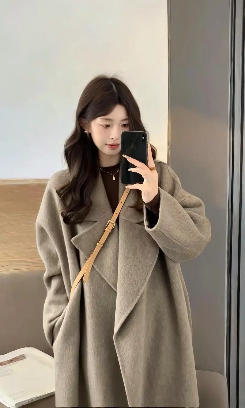 驼色大衣配什么毛衣