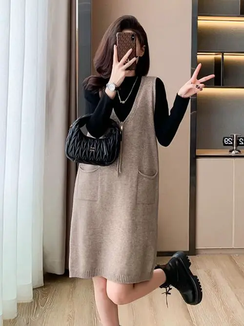 秋冬款背心裙怎么搭配