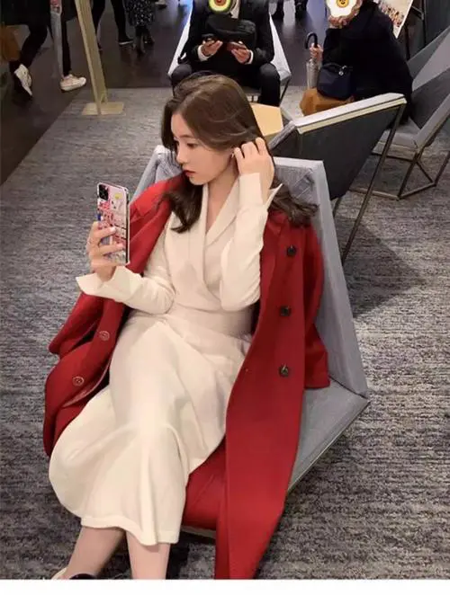 酒红色大衣 怎么搭配衣服好看图片大全