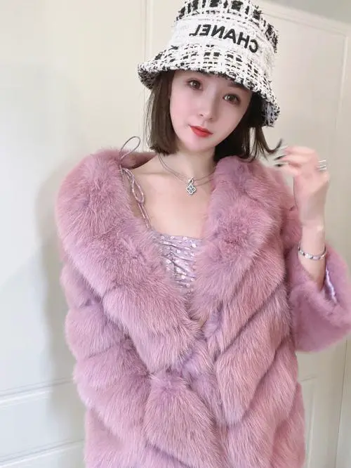 粉色的皮草怎么搭配衣服好看吗