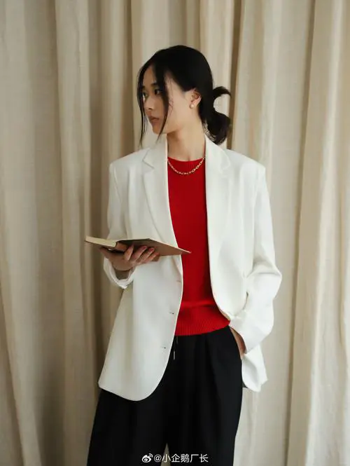 中袖大衣里面怎么搭配