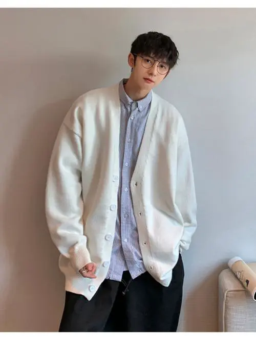 男生针织衫开衫外套怎么搭配