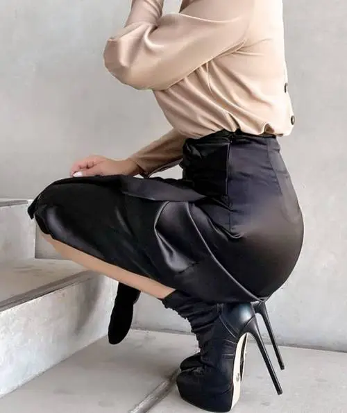 黑色踝靴怎么搭配