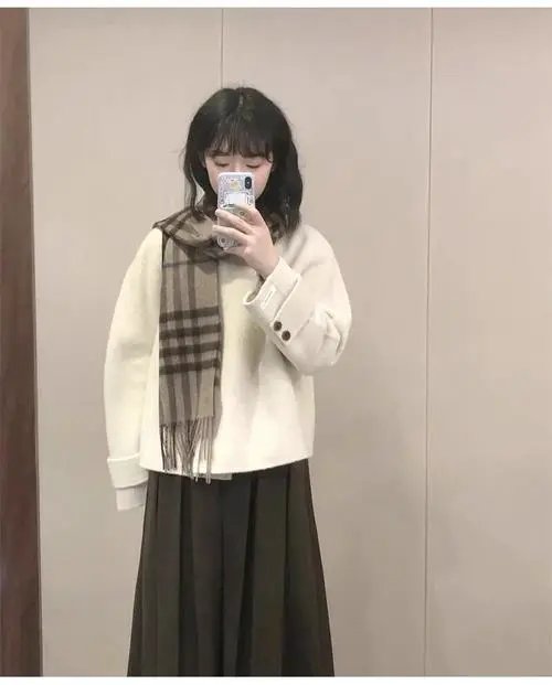 呢子圆领大衣怎么搭配