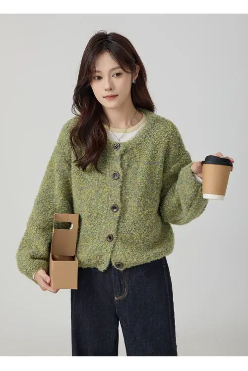 外套小款毛衣怎么搭配图片