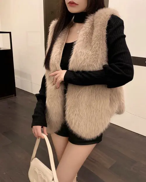 小款皮草马甲怎么搭配