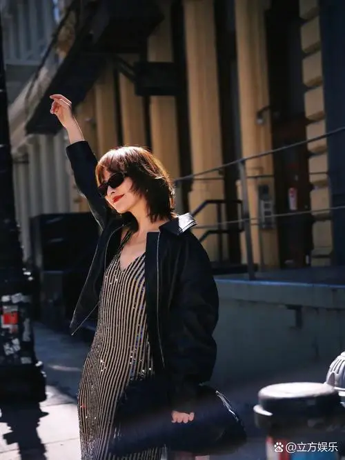 黑色皮衣配什么裙子