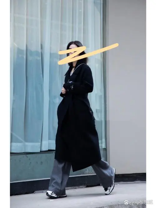 黑灰外套怎么搭配什么裤子好看