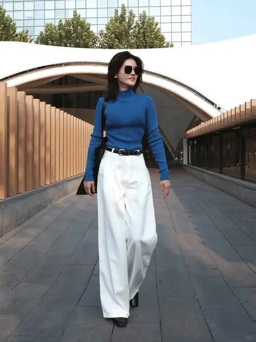 银白色的裤子怎么搭配