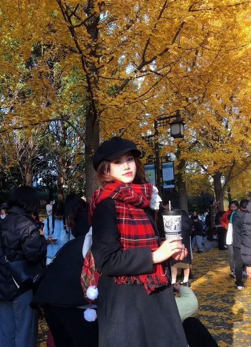 皮肤黑穿红格子衣服怎么搭配什么围巾好看图片大全