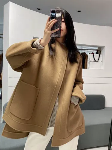 呢子圆领大衣怎么搭配