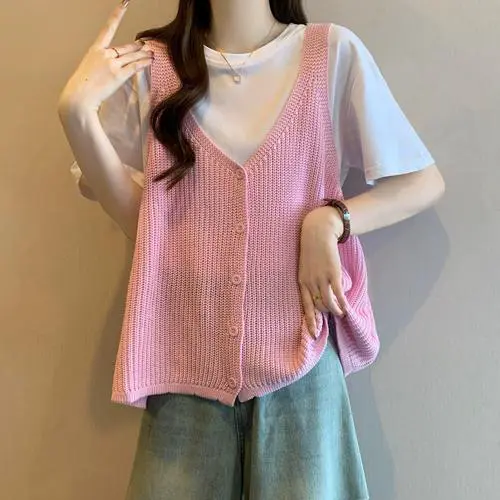 粉红色毛衣马甲怎么搭配