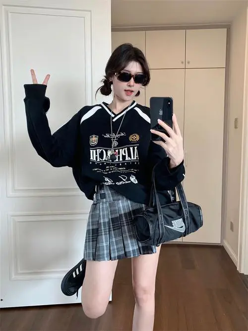 卫衣套头裙怎么搭配呢