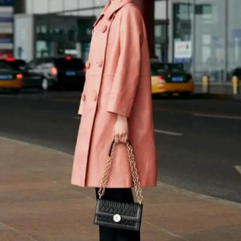 米粉色皮衣怎么搭配好看图片