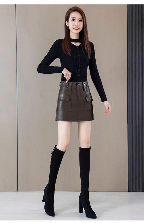 酒红色皮裙怎么搭配什么裤子