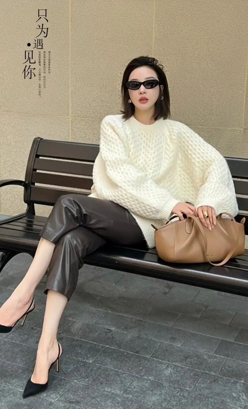 冬季纯皮裤怎么搭配衣服