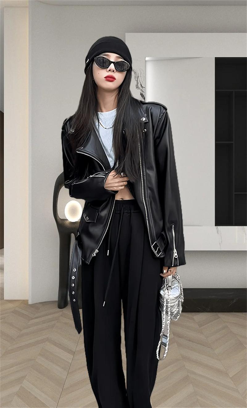 皮衣女外套怎么搭配