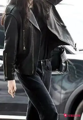 黑色皮衣内搭什么好看