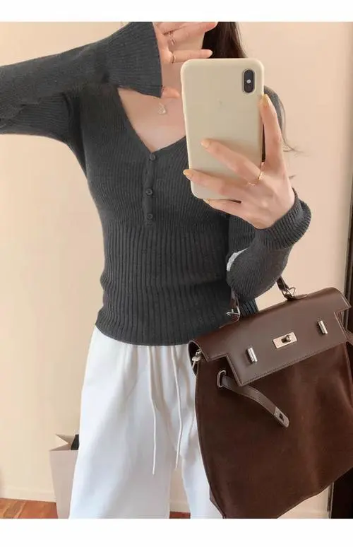 领口大低怎么搭配图片