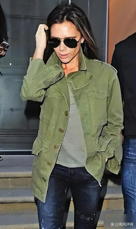 暗军绿色大衣怎么搭配裤子好看吗