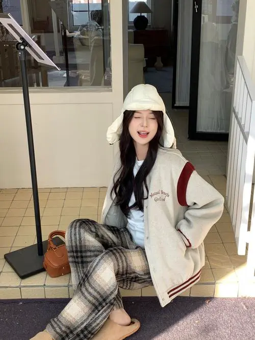 女的休闲夹克外套怎么搭配