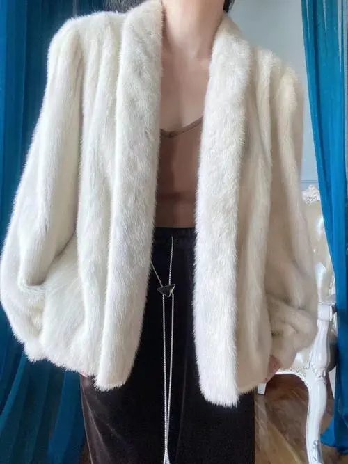 白色短貂怎么搭配裤子