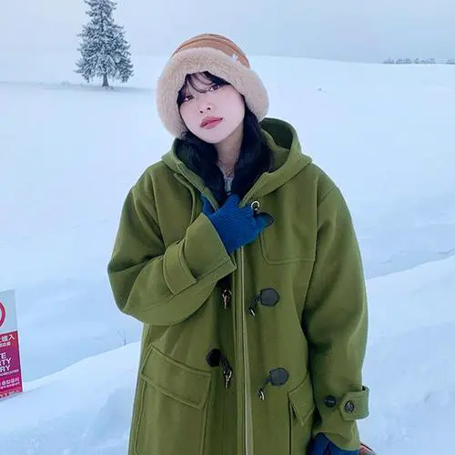 军绿色双面呢大衣外套怎么搭配