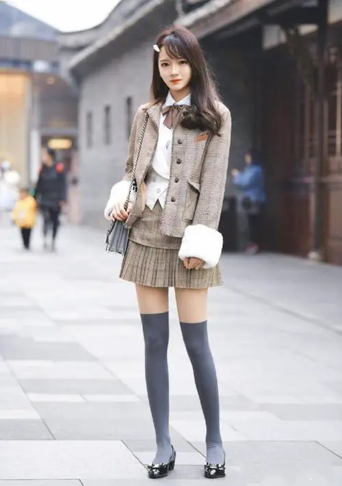 春夏过膝袜怎么搭配