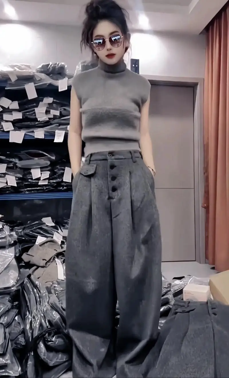 高领无袖针织衫打底怎么搭配