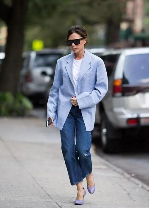 浅蓝色西装小外套怎么搭配图片