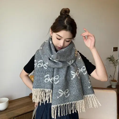 打披肩围巾怎么搭配