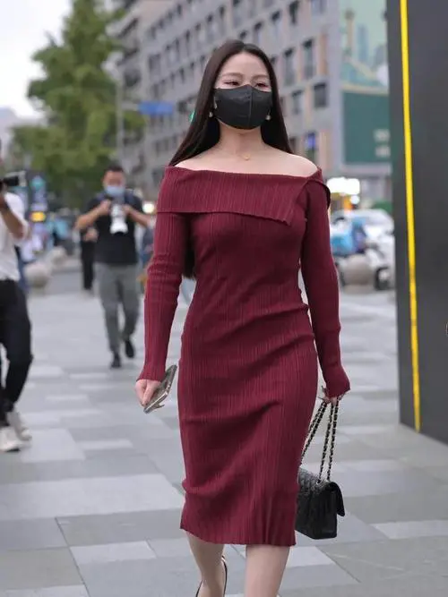 大红色的鞋子怎么搭配衣服好看