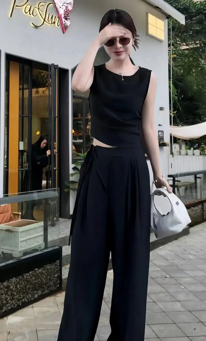 穿黑色上衣配什么裤子