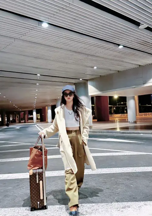 休闲米色风衣怎么搭配