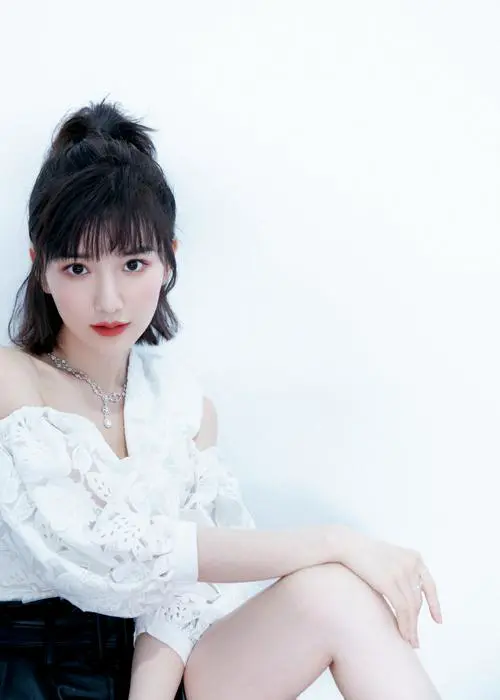 毛晓彤最新发型叫什么