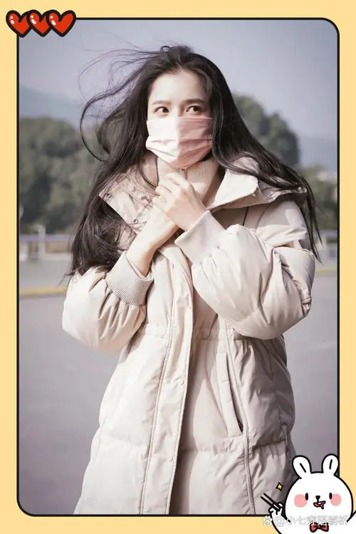 米色羽绒服配什么裤子