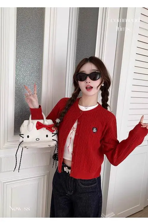 红针织外套怎么搭配