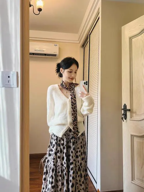 胖子针织半身裙怎么搭配